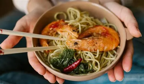  Yakisoba: Uma Explosão de Sabores em um Foguete Ramen!